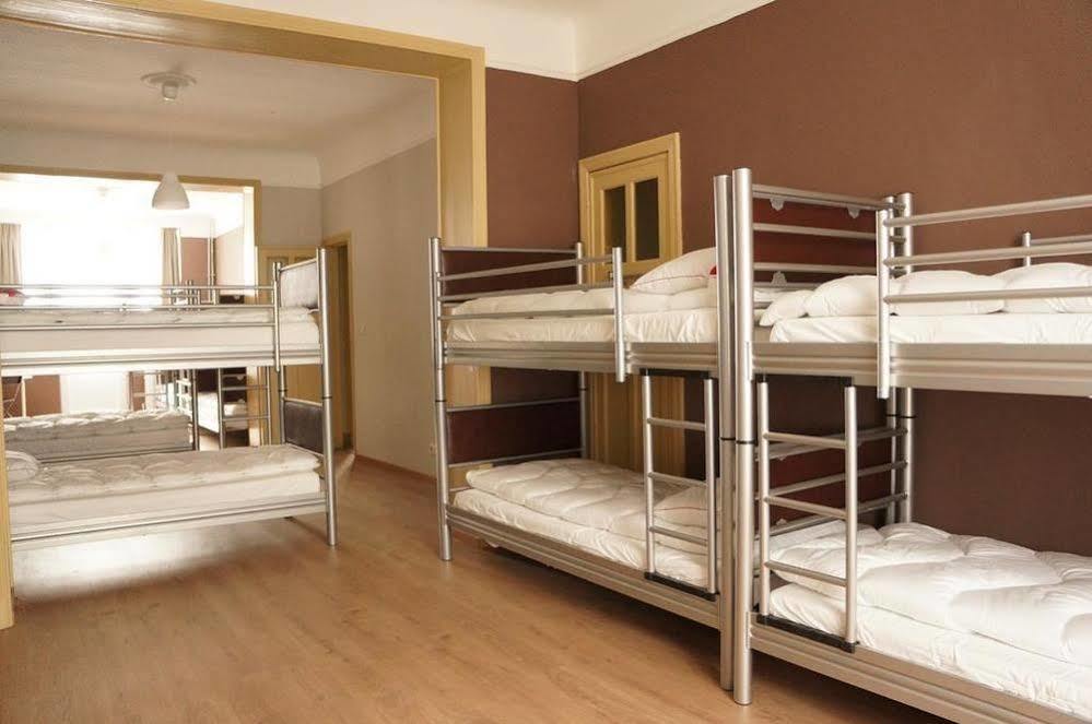 Saint-Gilles Es Hostel מראה חיצוני תמונה