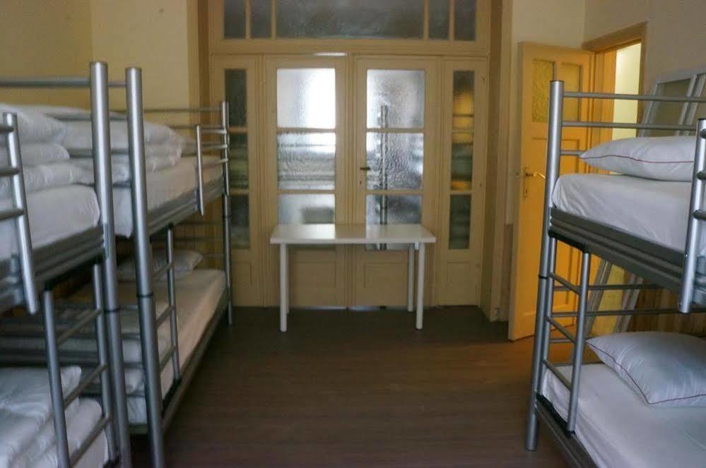 Saint-Gilles Es Hostel מראה חיצוני תמונה